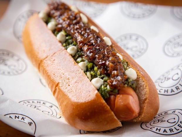 Frank & Charles Dogs tem seis opções de hot dogs (Foto: Divulgação)