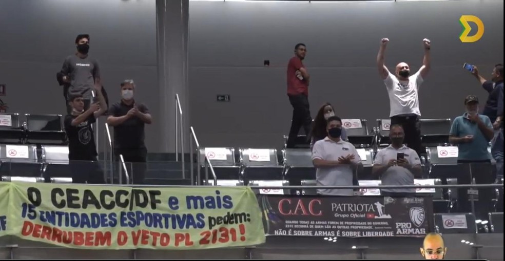 Câmara Legislativa do DF derruba veto do governador e libera porte de arma para entidades esportivas — Foto: TV CLDF/Reprodução