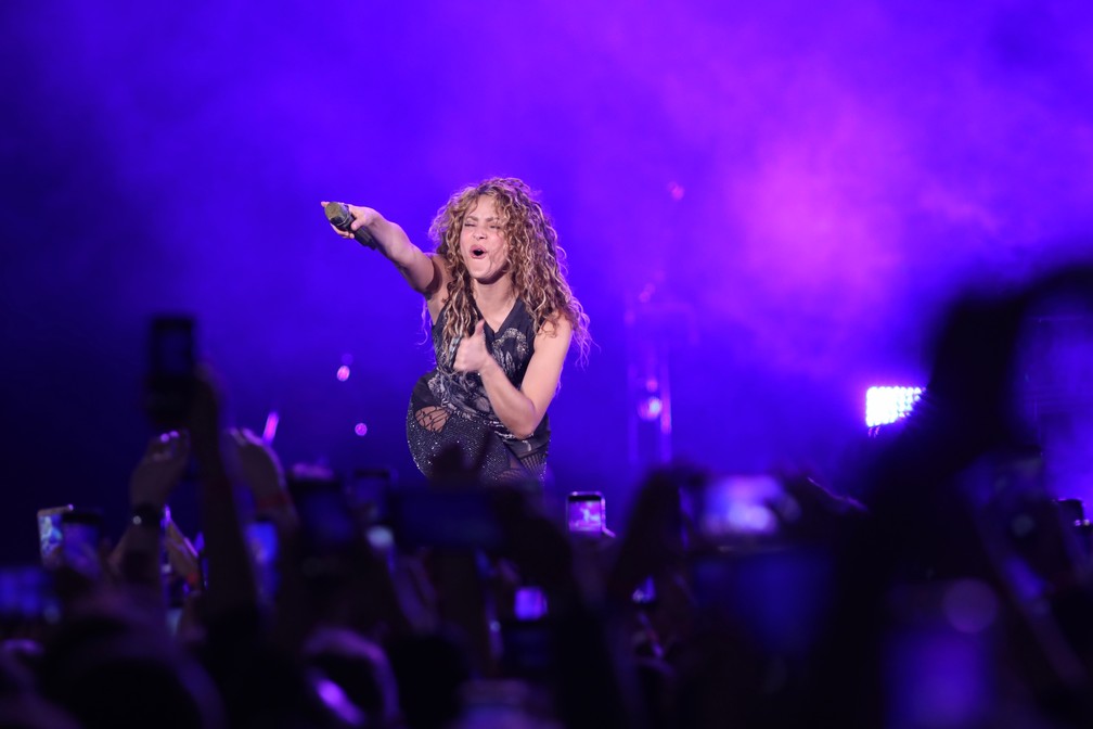 Shakira volta a SP após 7 anos em show mais eletrônico e sem forçar a