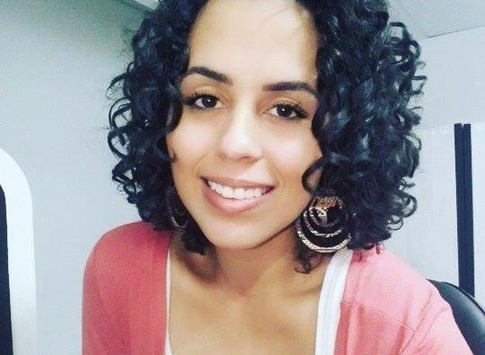 Jovem foi morta por asfixia e ex-noivo é suspeito de cometer o crime no Espírito Santo (Foto: Reprodução/ Facebook)