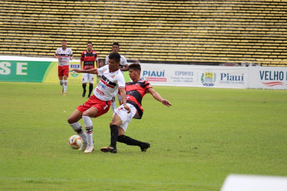 O River-PI perdeu para o Flamengo-PI no segundo clássico Rivengo do ano — Foto: Emanuele Madeira