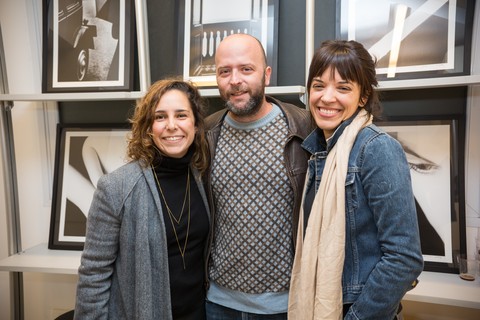 A fotógrafa Maíra Acayaba, o arquiteto Lula, do escritório Superlimão e Bruna Albuquerque, da Lurca Azulejos