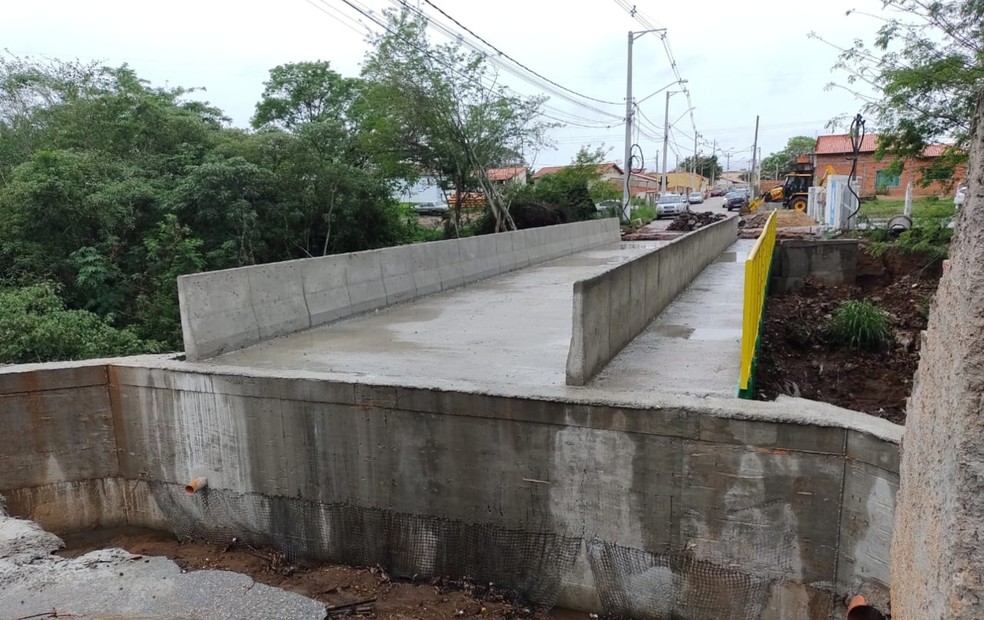 Moradores reclamam de ponte inacabada que passou do prazo de conclusão em Angatuba — Foto: Aline de Fátima/Arquivo pessoal
