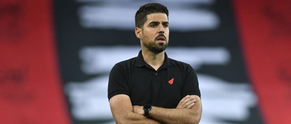 Athletico cancela a entrevista com o t&Atilde;&copy;cnico Ant&Atilde;&sup3;nio Oliveira ap&Atilde;&sup3;s  elimina&Atilde;&sect;&Atilde;&pound;o no Paranaense | athletico-pr | ge