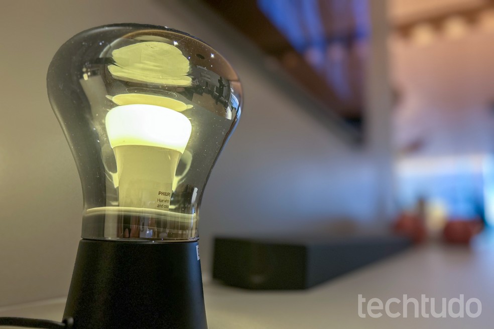 Lâmpadas inteligentes podem ser controladas nos cenários do SmartThings — Foto: Tainah Tavares/TechTudo