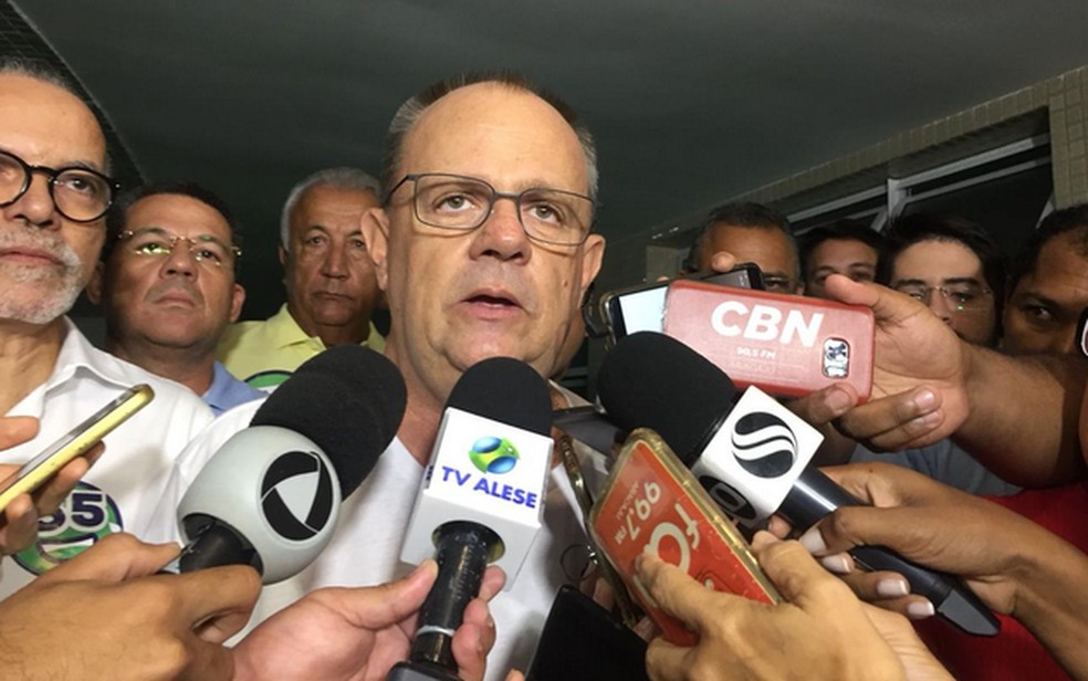 Belivaldo Chagas fala com jornalistas após ser eleito — Foto: Anderson Barbosa/G1