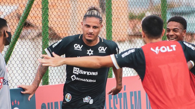 Felipe Gedoz, meia do Remo, comemora gol contra o Itupiranga