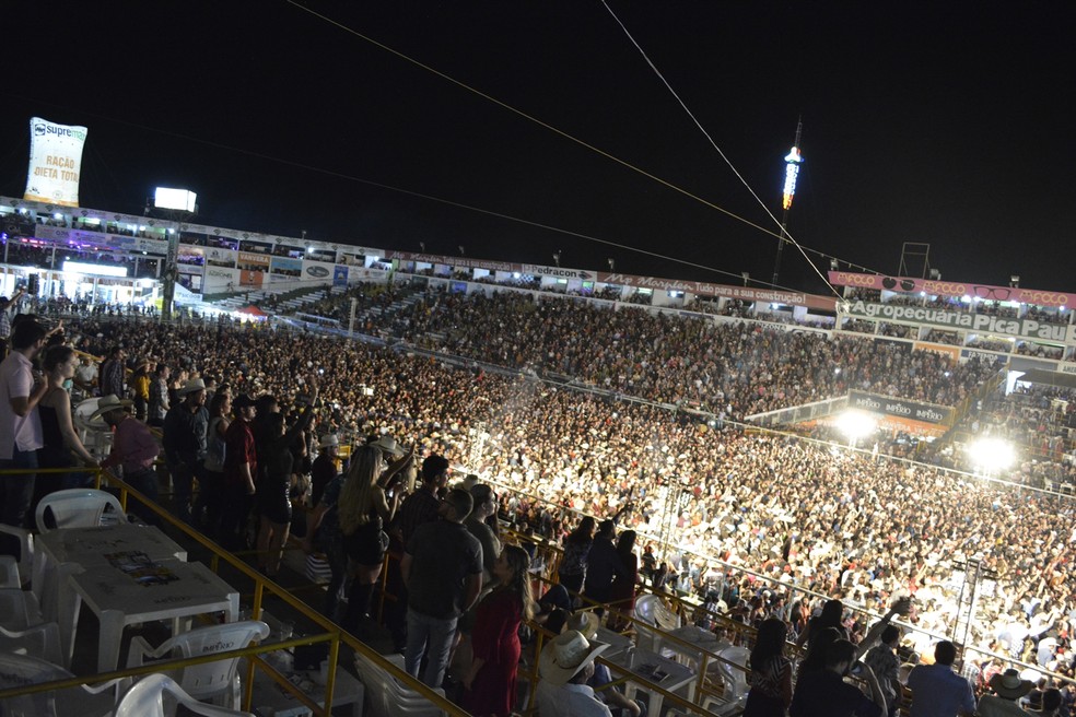 Público lotou a arena para acompanhar o show de Jorge e Mateus — Foto: Jeferson Carlos/G1
