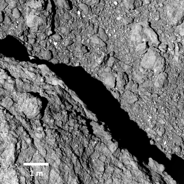 Imagem do asteroide enviada pela sonda Hayabusa (Foto: Jaxa/Twitter)