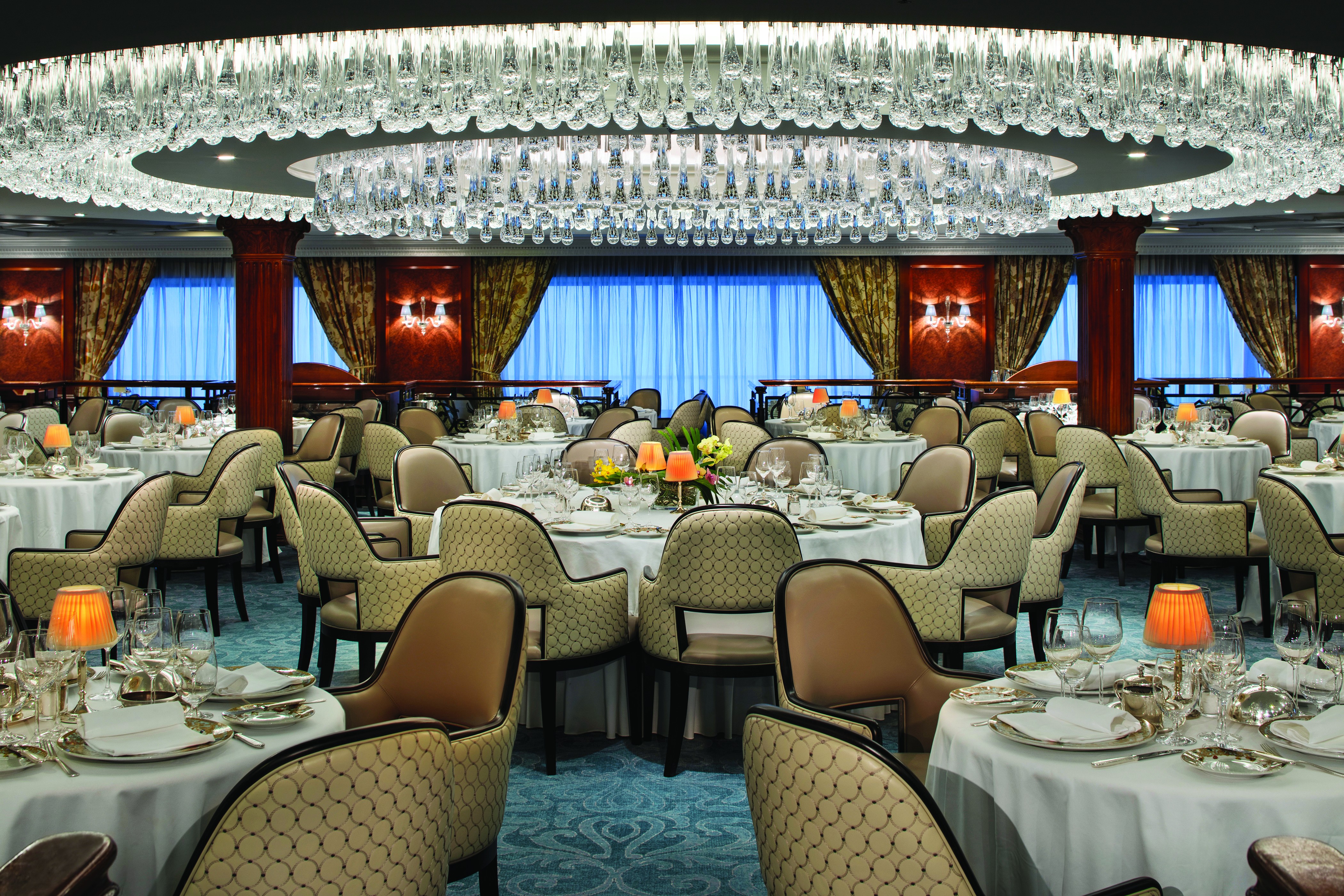 The Grand Dining Room - Deck 5 AftInsignia - Oceania Cruises (Foto: ©2018 Michel Verdure)