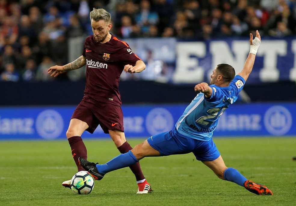 Rakitic, em ação neste sábado contra o Málaga (Foto: Jon Nazca/Reuters)