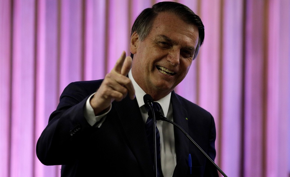 O presidente Jair Bolsonaro gesticula durante um evento com empresários no Rio de Janeiro — Foto: Ricardo Moraes / Reuters