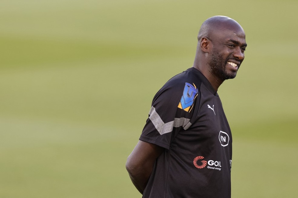 Otto Addo, t&eacute;cnico de Gana, durante treino na Copa do Catar &mdash; Foto: Khaled DESOUKI / AFP