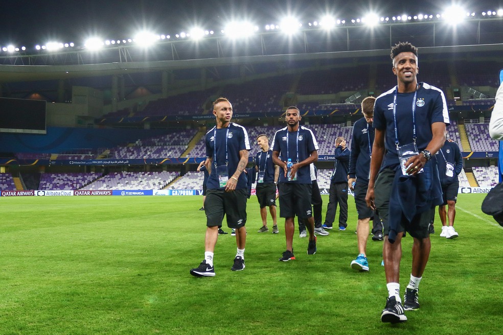 Bruno Cortez e Everton em treino do Grêmio nos Emirados Árabes (Foto: Lucas Uebel / Grêmio, DVG)