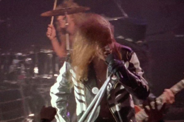 O músico Axl Rose em cena do clipe raro do Guns N Roses (Foto: Reprodução)