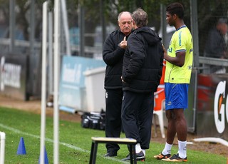 Felipão integra jovem centroavante de quase 2 metros ao grupo do Grêmio
