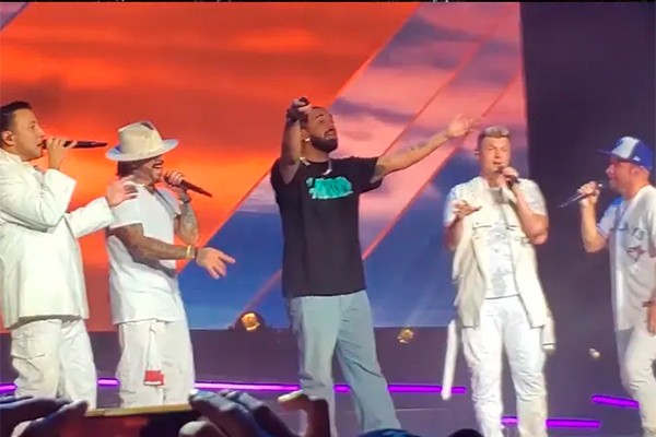 Drake canta junto com os Backstreet Boys em Toronto (Foto: reprodução)