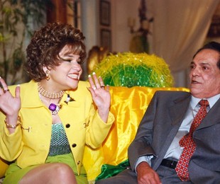 A primeira temporada do 'Zorra Total', que foi ao ar em 1999, será exibida pelo Viva.  Ofélia (Claudia Rodrigues) e Fernandinho (Lúcio Mauro) estrelavam um quadro | Divulgação