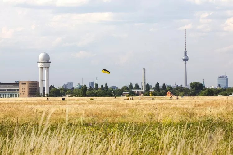Aeroporto nazista é transformado em parque público em Berlim; conheça (Foto: Divulgação/Grün Berlin)