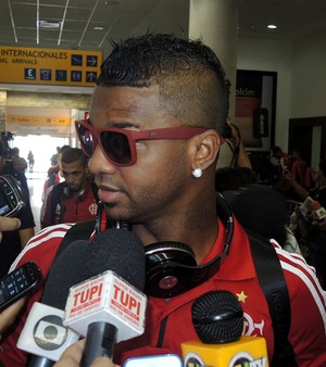 Felipe invoca Fla versão 2013 por sucesso em missão no Equador