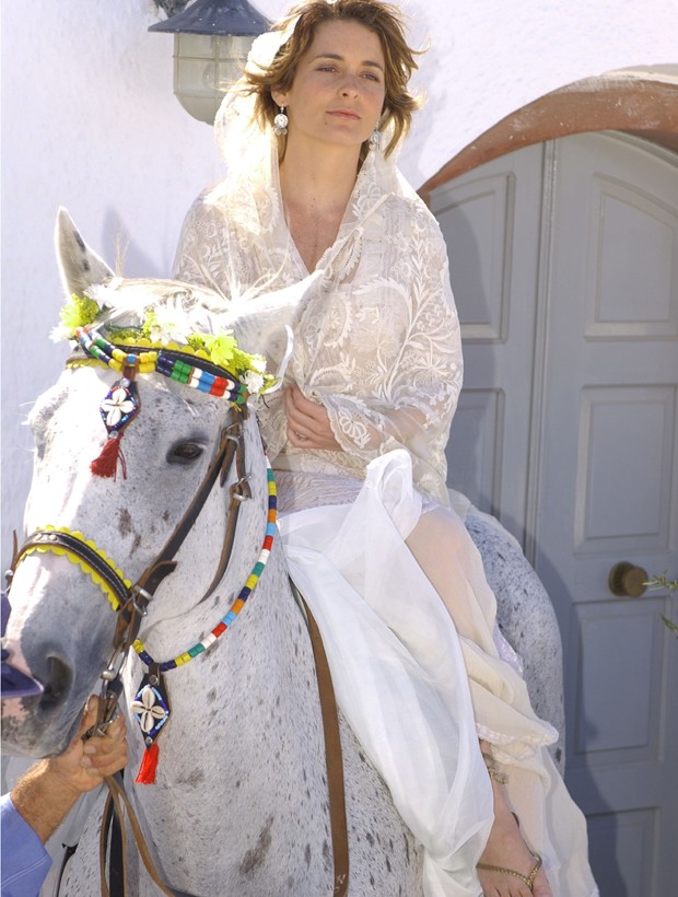 Cláudia Abreu gravou cena do casamento de Vitóroa na Grécia (Foto: Divulgação/TV Globo)