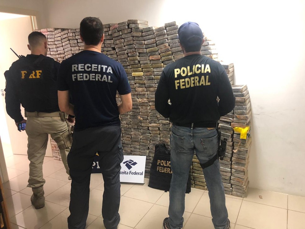 Apreensão dos 950 quilos de cocaína aconteceu em São José dos Pinhais na noite de sexta-feira (4) — Foto: Polícia Federal/Divulgação