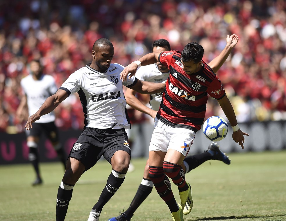 No domingo, contra o Cear&aacute;, Dourado foi titular  (Foto: Andr&eacute; Dur&atilde;o)
