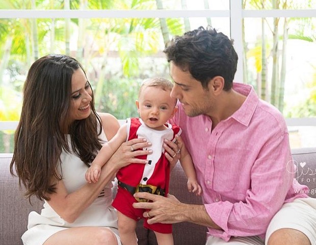 Thiago Arancam com o filho, Francisco, e a mulher, Aline Frare (Foto: Gisele Fap)