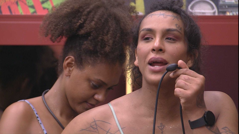 Linn da Quebrada questiona brother do BBB 22: 'Por que você lambe os lábios quando fala comigo?' — Foto: Globo