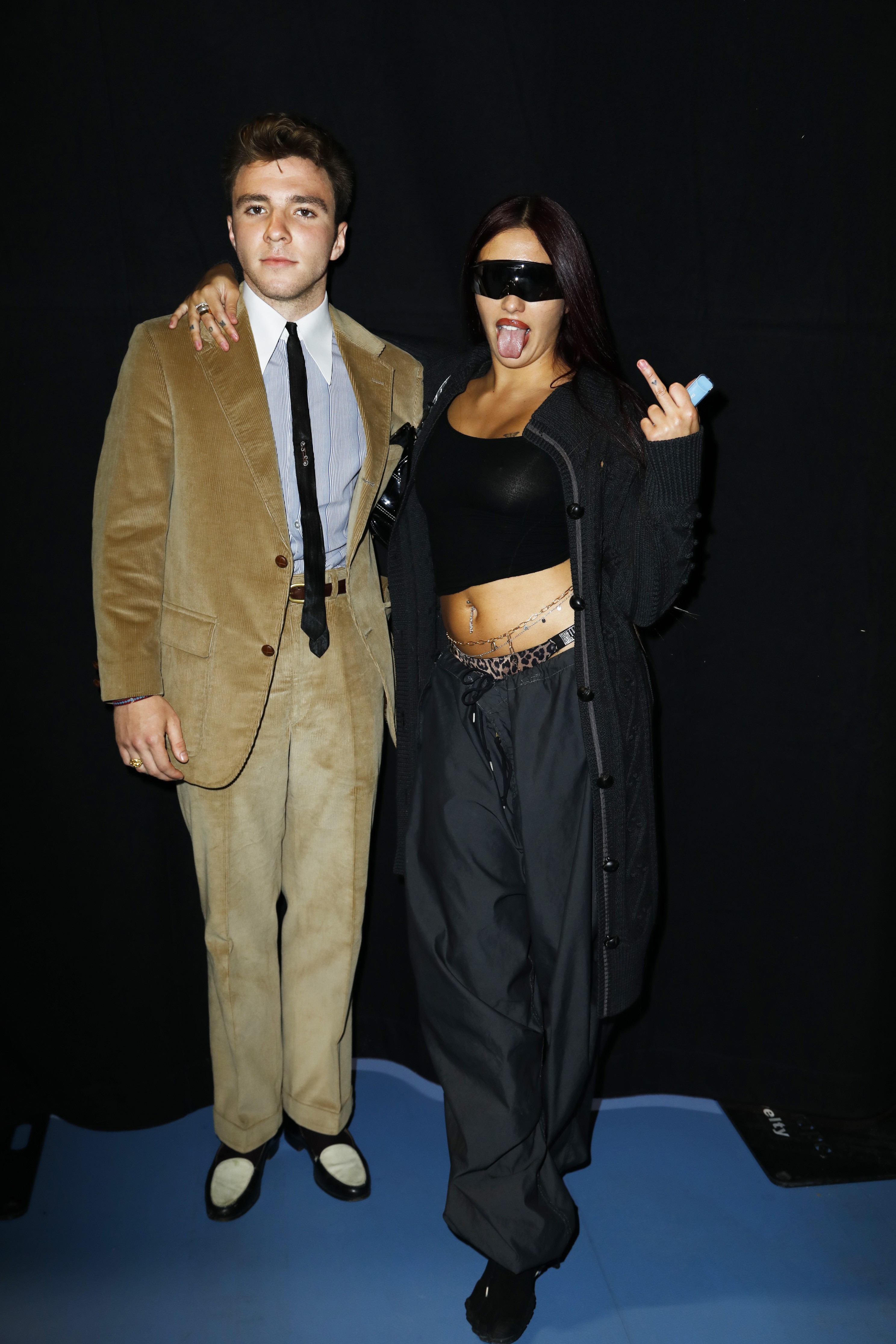 PARIS, FRANCE - JUNE 25: (EDITORIAL USE ONLY - For Non-Editorial use please seek approval from Fashion House) (EDITOR'S NOTE: Image contains profanity) Rocco Ritchie is pictured backstage with his sister Lourdes Leon after the Marine Serre Menswear Spring (Foto: Getty Images)