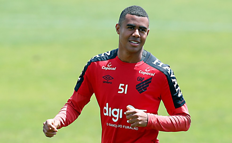 Athletico renova contrato com o volante Erick por mais três anos | athletico -pr | ge