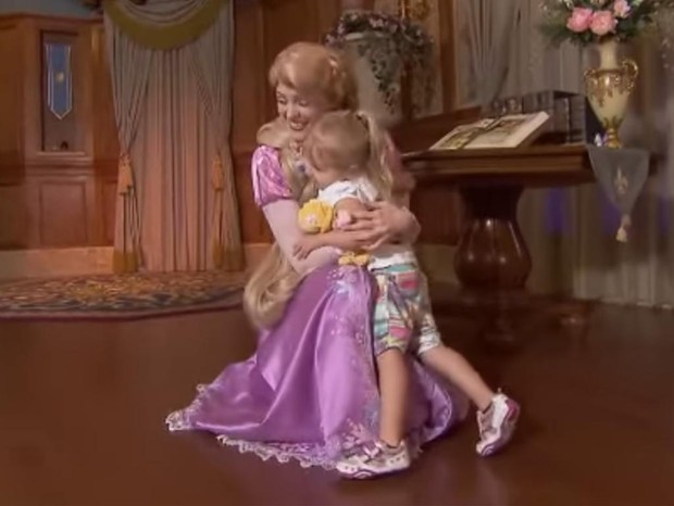 Disney anuncia volta dos abraços em personagens (Foto: Reprodução/Instagram)