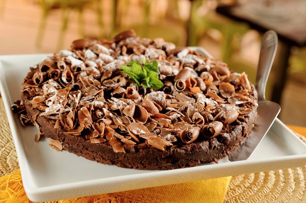 Receita de torta morna de chocolate meio amargo (Foto: Divulgação)