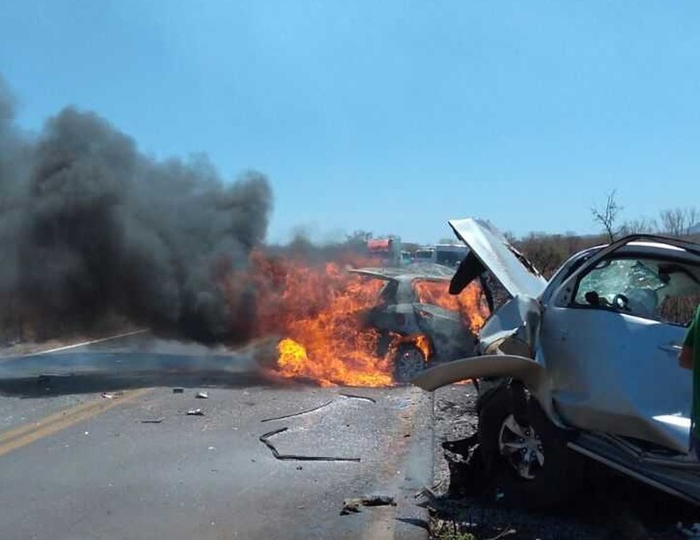 Acidente na BR-135 deixou quatro pessoas mortas na regi&atilde;o oeste da Bahia (Foto: Jadiel Luis/Blog Sigivilares)