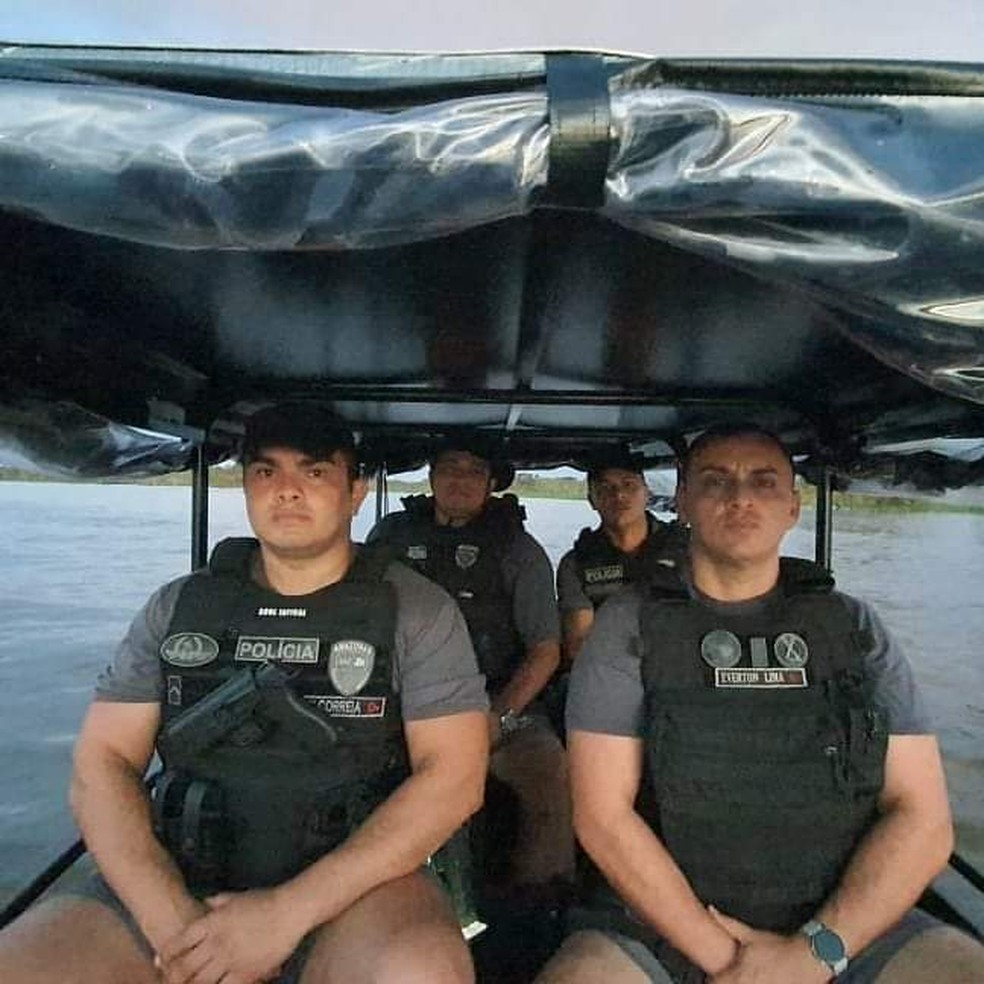 Patrulhamento policial em Anamã, no interior do Amazonas, foi adaptado devido cheia de rio. — Foto: Divulgação/Polícia Militar