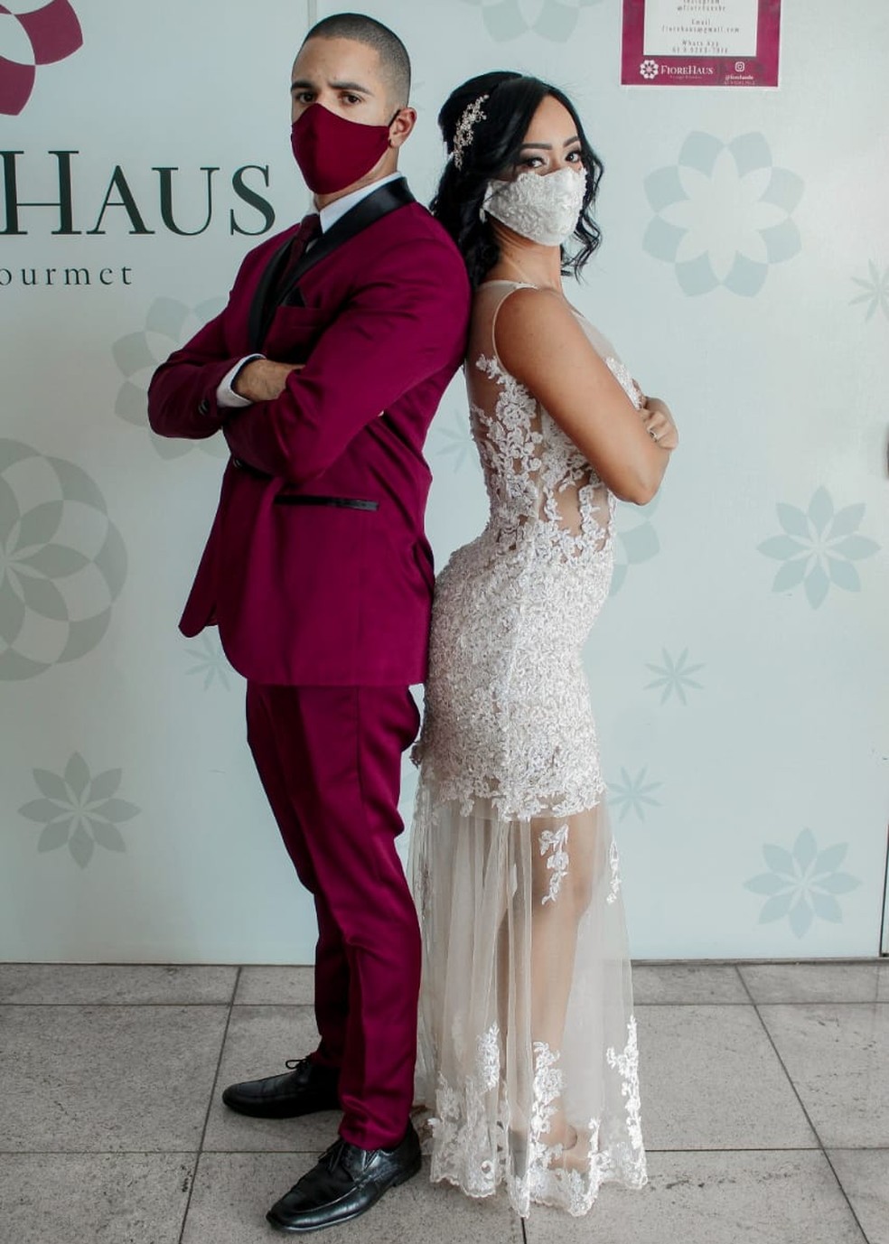 Casal do Distrito Federal viraliza nas redes sociais, após combinarem máscaras no casamento — Foto: Lucas dos Santos Lopes