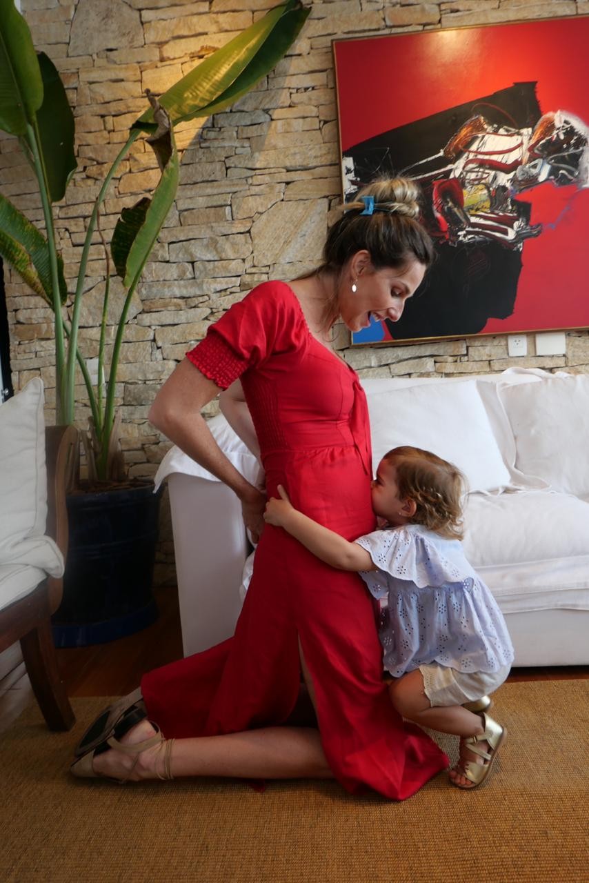 Mariana Weickert está grávida de seu segundo filho; Ela já é mãe de Theresa (Foto: reprodução)