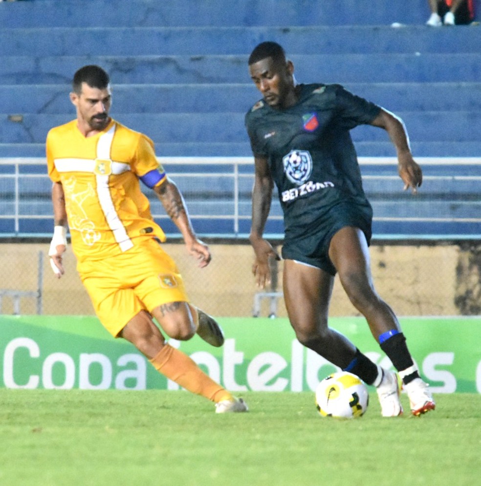 Aldair (D) foi emprestado pelo Humaitá ao Goytacaz-RJ — Foto: Arquivo pessoal/Manoel Façanha