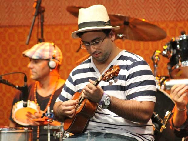 G1 - “Divino Porre” trata do desejo do artista em conhecer ídolos falecidos  - notícias em São Paulo Exposamba 2013
