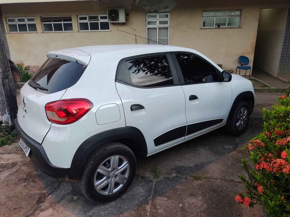 Carro usado pelos suspeitos foi apreendido — Foto: Amarildo Gonçalves/ TV Tapajós 