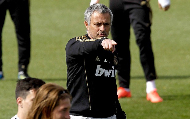 José Mourinho no treino do Real Madrid (Foto: EFE)
