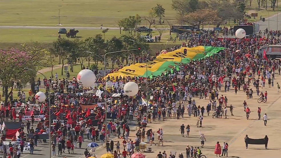 Manifestação contra o presidente Jair Bolsonaro, em Brasília, em 19 de junho — Foto: TV Globo/Reprodução