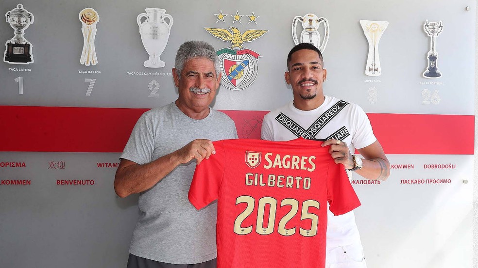 Pacotao Brasileiro Benfica Anuncia As Contratacoes De Gilberto E Helton Leite Futebol Portugues Ge