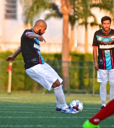 Adriano chega ao Rio de Janeiro, e futuro no Miami United fica indefinido