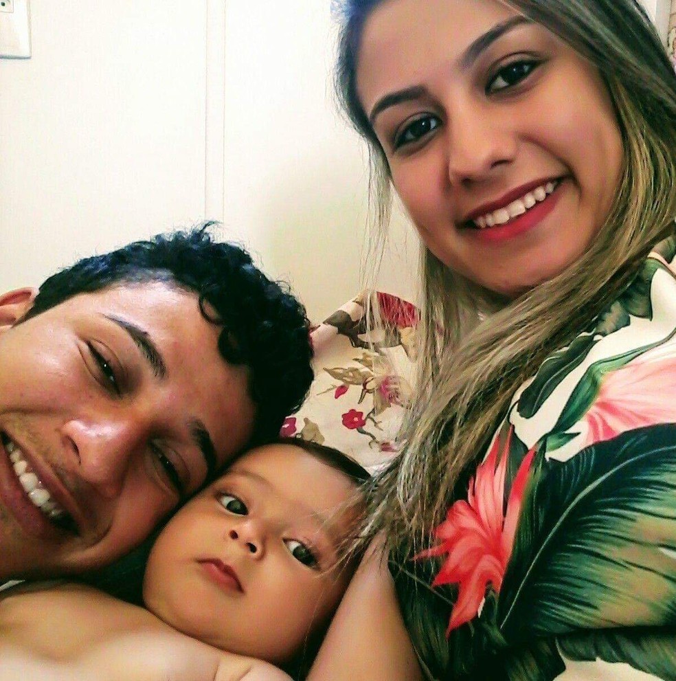 Raul com a filha Sofia e a esposa Taina de Queiroz Mendes — Foto: Arquivo Pessoal/Raul Kennedy da Silva