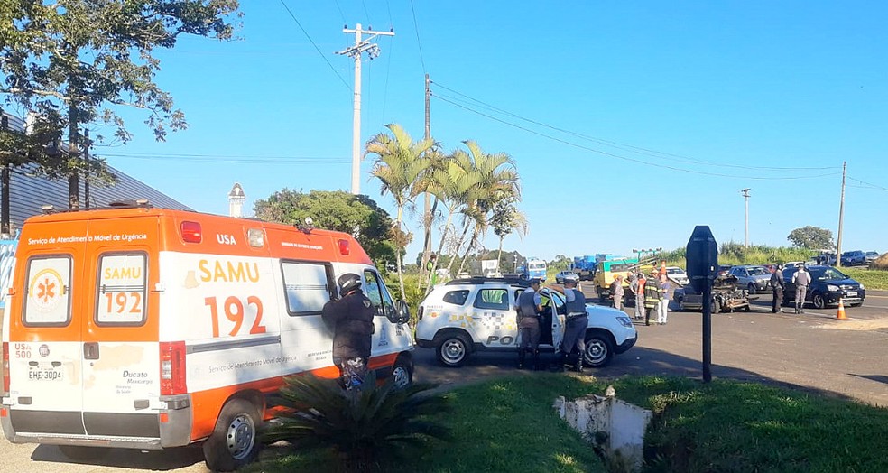 Acidente mata motorista e deixa seis feridos em São Carlos — Foto: Fabio Rodrigues/g1