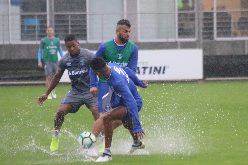 Grêmio cancela treino da tarde por conta de chuva em Porto Alegre