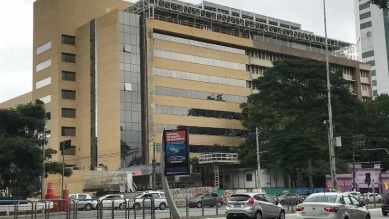 Hospital Emílio Ribas, em São Paulo, é referência em doenças infecciosas (Foto: Divulgação via BBC News)