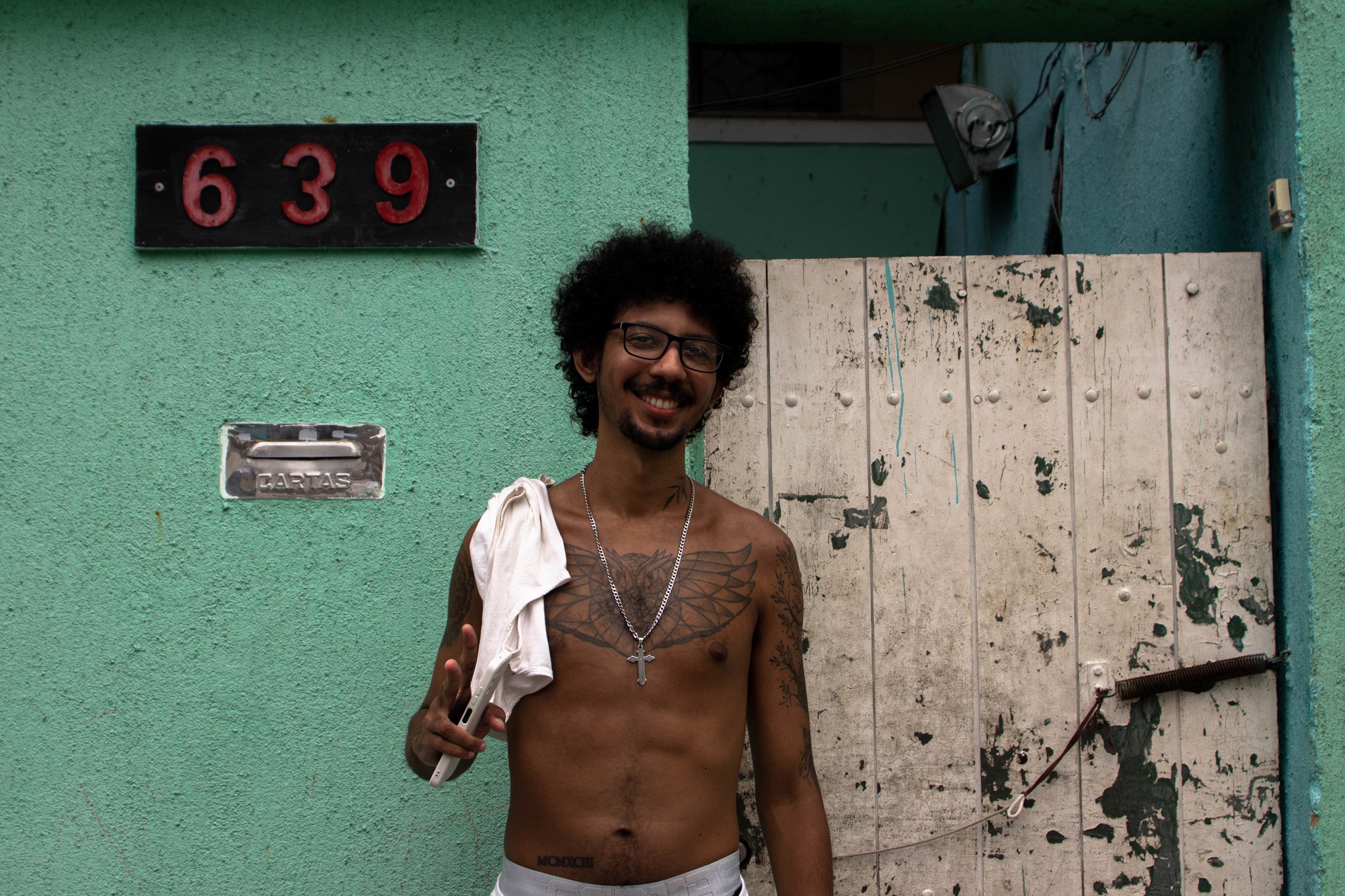 Cantor carioca Kellvn ocupa 'TerritóRIO' de Fausto Fawcett ao criar rap 'Clássico' a partir de conto do escritor