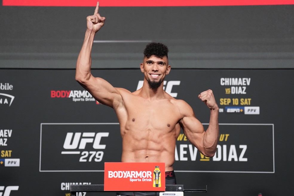 UFC 279 pesagem Johnny Walker — Foto: Chris Unger/Zuffa LLC
